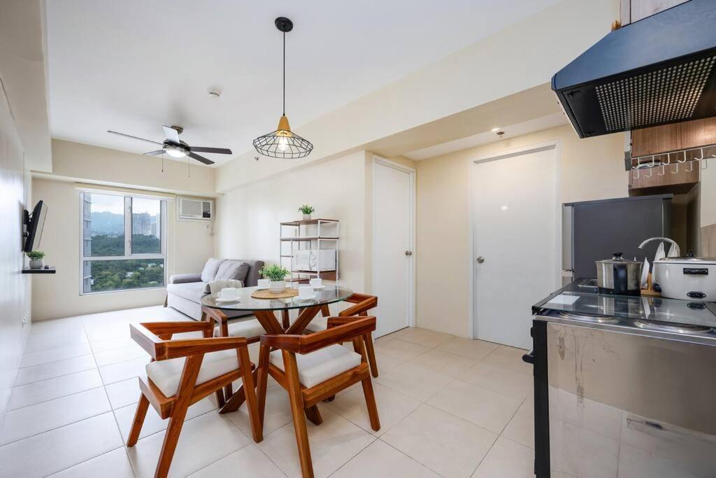 Furnished 1-bedroom In Avida Towers Riala, It Park With Fast Wifi, Netflix, Pool And *