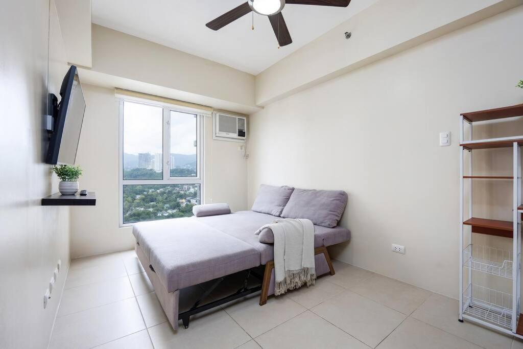 Furnished 1-bedroom In Avida Towers Riala, It Park With Fast Wifi, Netflix, Pool And Cebu