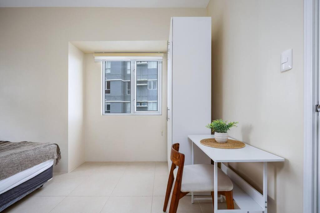 Furnished 1-bedroom In Avida Towers Riala, It Park With Fast Wifi, Netflix, Pool And