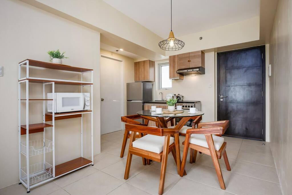Furnished 1-bedroom In Avida Towers Riala, It Park With Fast Wifi, Netflix, Pool And Apartment *