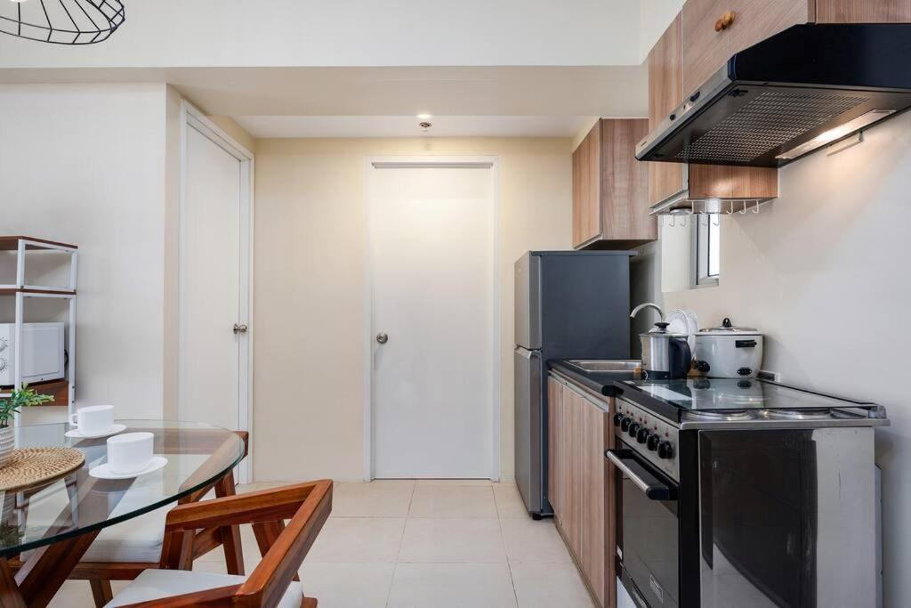 Apartment Furnished 1-bedroom In Avida Towers Riala, It Park With Fast Wifi, Netflix, Pool And Cebu