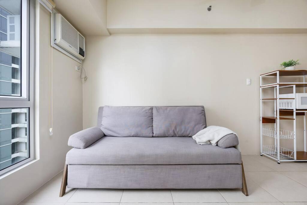 Furnished 1-bedroom In Avida Towers Riala, It Park With Fast Wifi, Netflix, Pool And Cebu