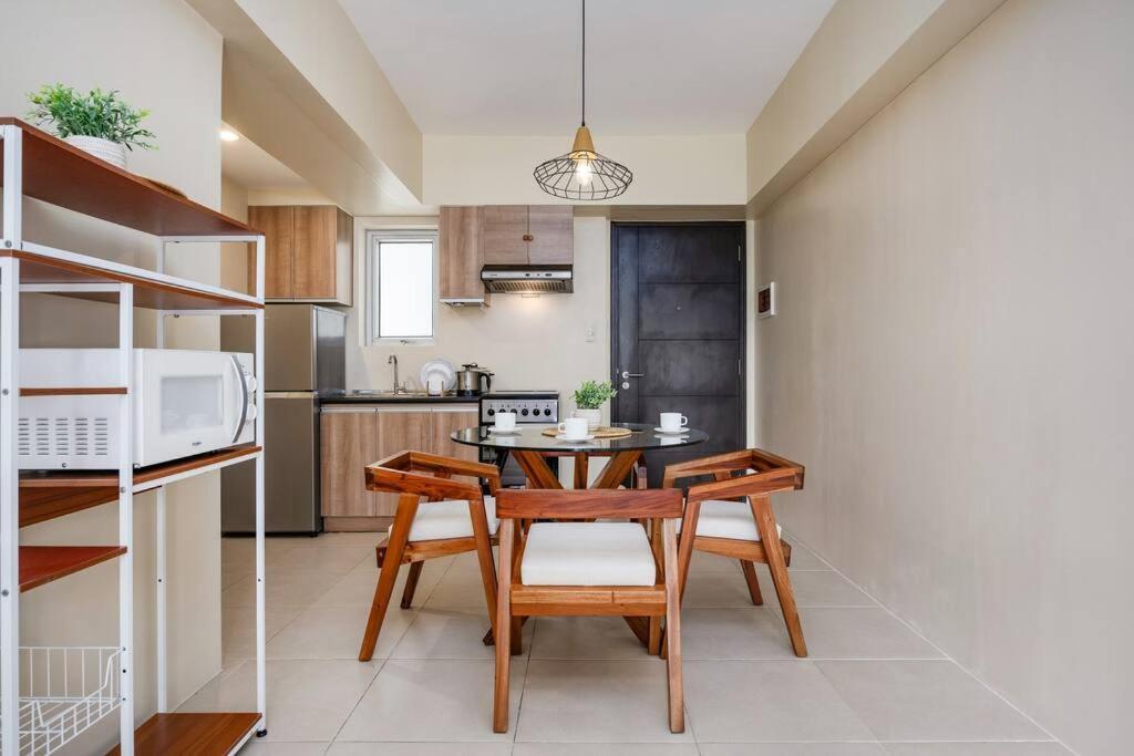 Furnished 1-bedroom In Avida Towers Riala, It Park With Fast Wifi, Netflix, Pool And Apartment