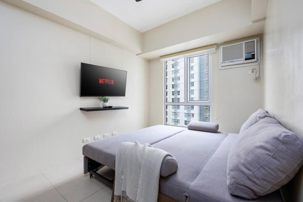 Furnished 1-bedroom In Avida Towers Riala, It Park With Fast Wifi, Netflix, Pool And *