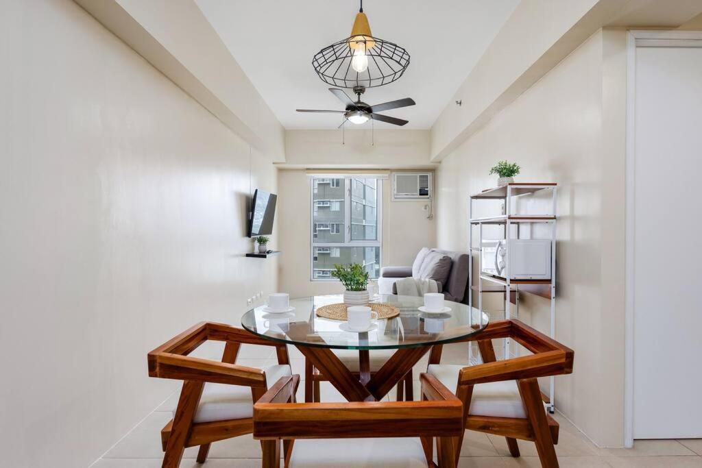 Apartment Furnished 1-bedroom In Avida Towers Riala, It Park With Fast Wifi, Netflix, Pool And