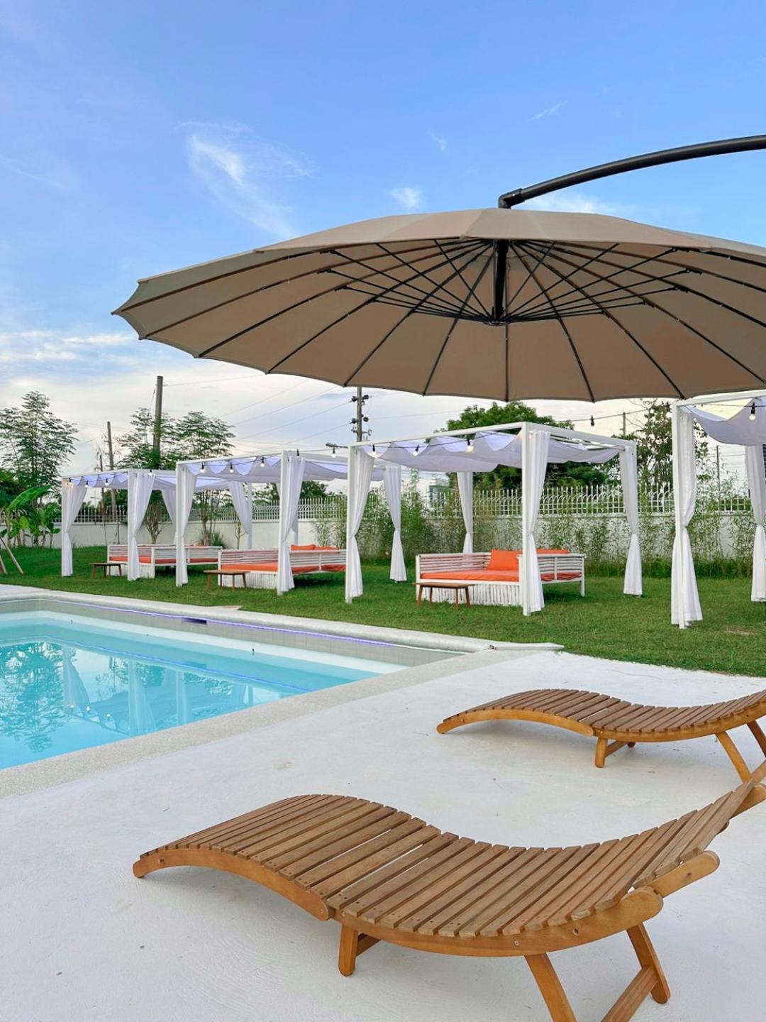 Cclim With Pool Party Resort