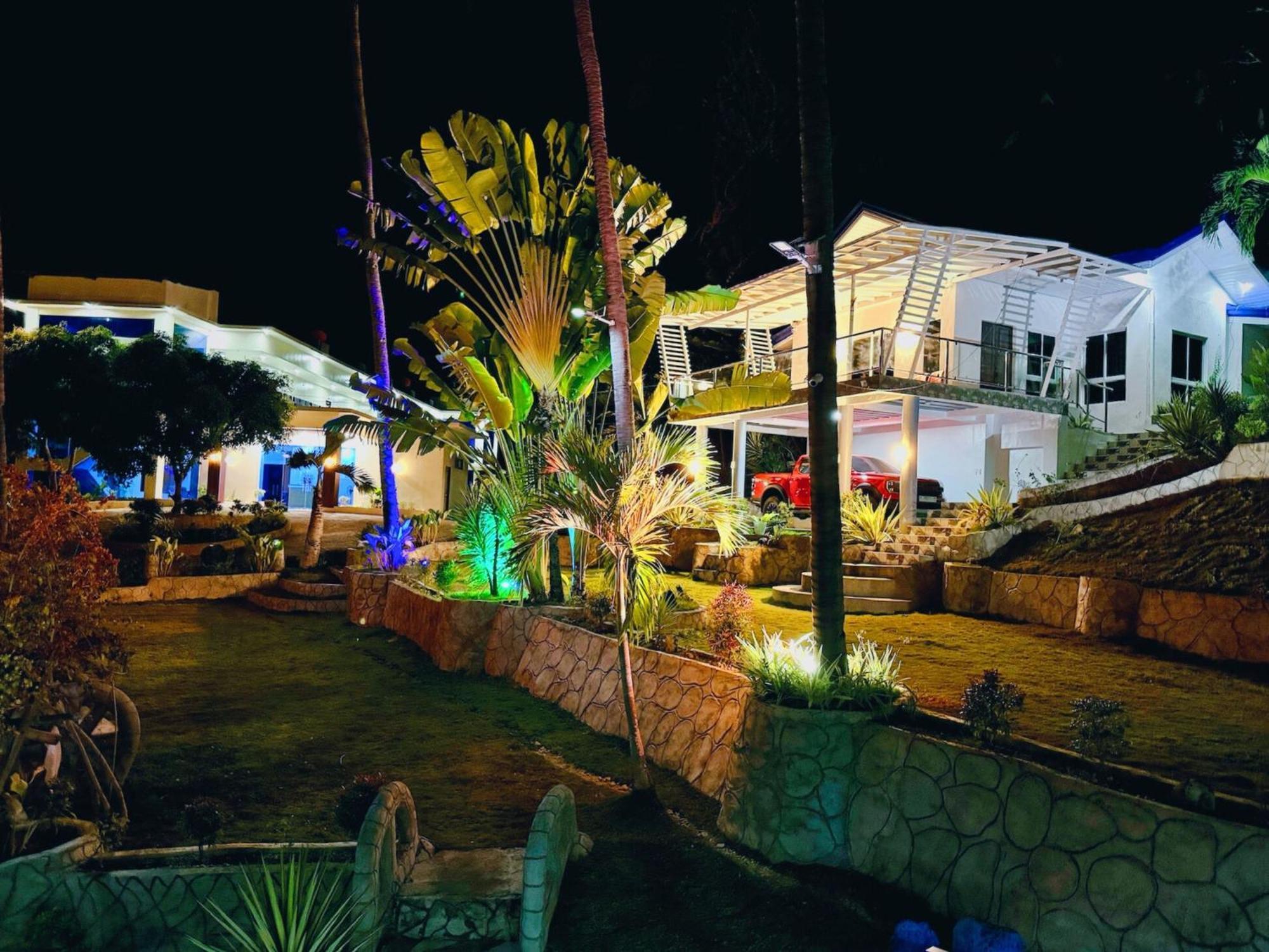 De Cairos Mountain And Ocean View Hotel