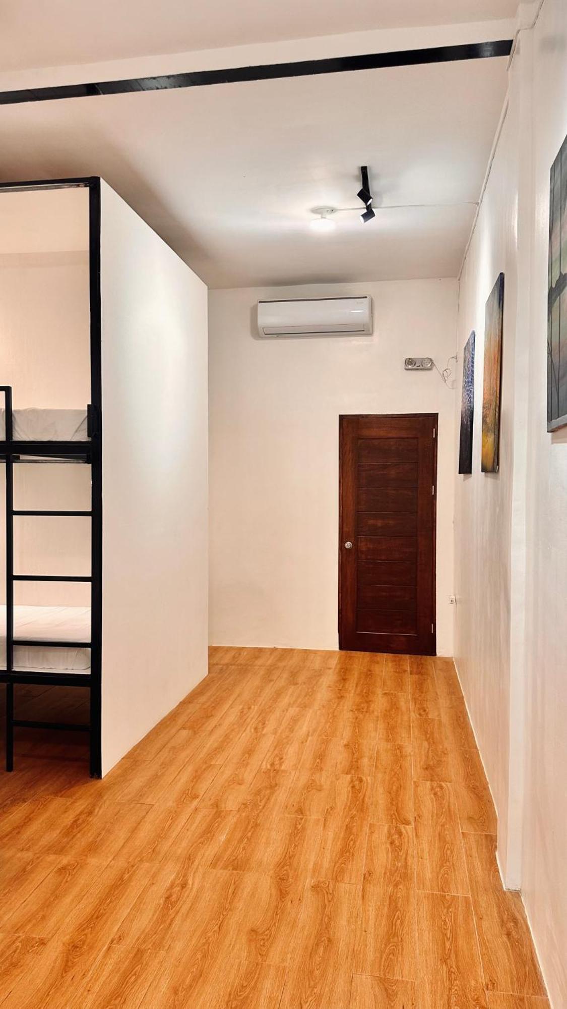 Puy-an, A Nomad Hostel