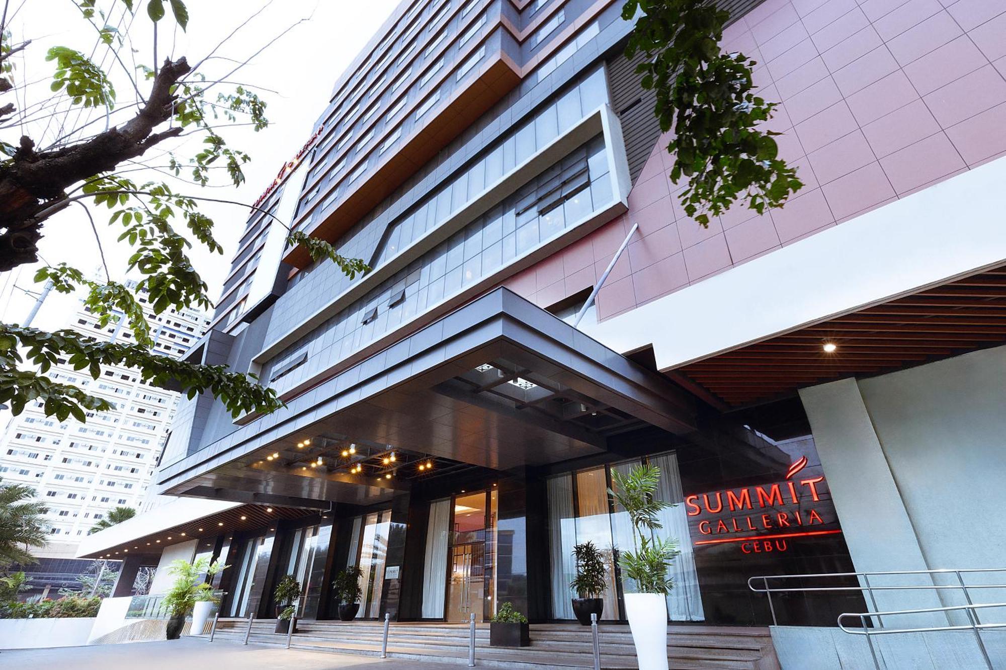 Summit Galleria 3*