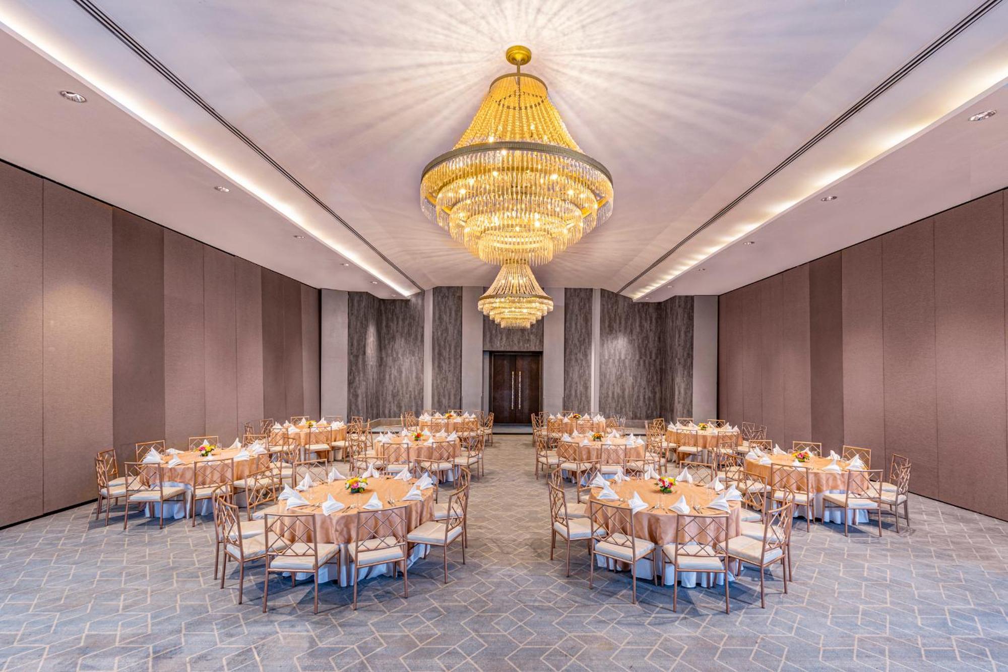 Summit Galleria Hotel 3*