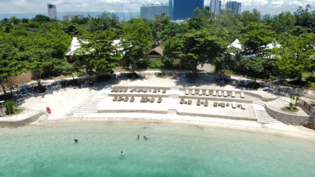 Mactan Newtow Enjoy Family Staycation *