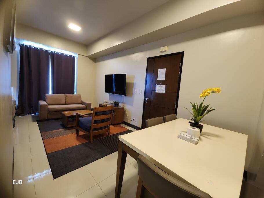 C1-7g Executive With Pool , 8boulevard Mactan Newtown Apartment