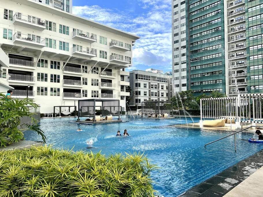 Solinea Tower 3, Lazuli 2506a Apartment
