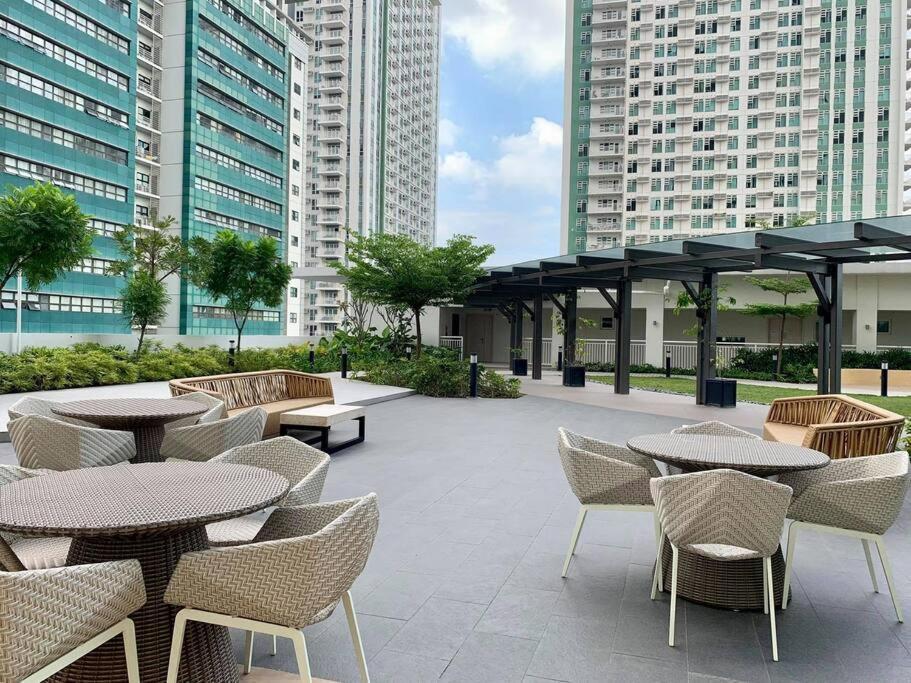 Solinea Tower 3, Lazuli 2506a Apartment *