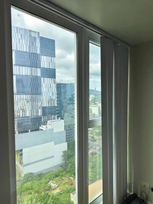 Solinea Tower 3, Lazuli 2506a * Cebu