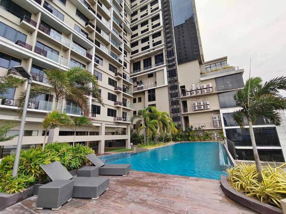 Baseline Premier 1-bedroom 17th Apartment *