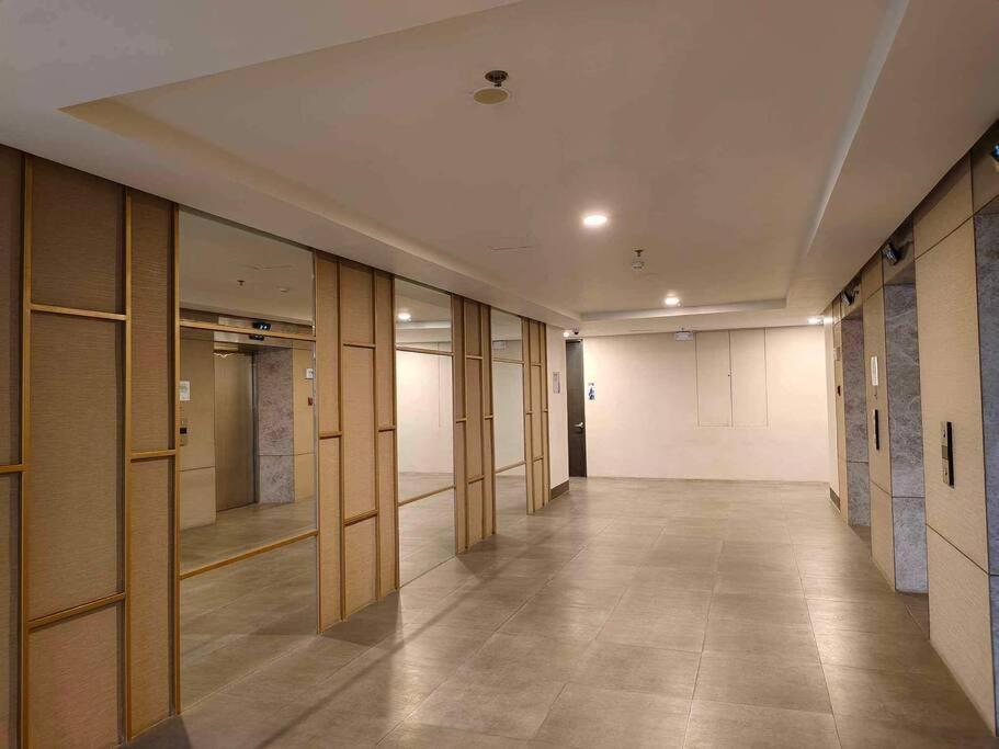 Baseline Premier 1-bedroom 17th Apartment Cebu
