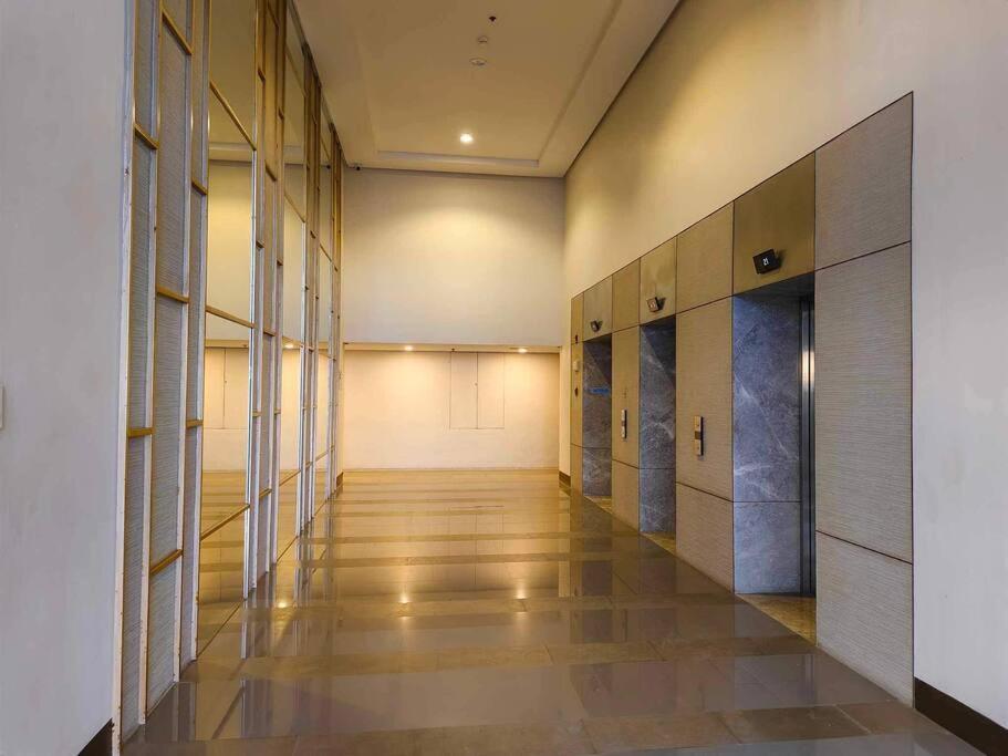 Baseline Premier 1-bedroom 17th *
