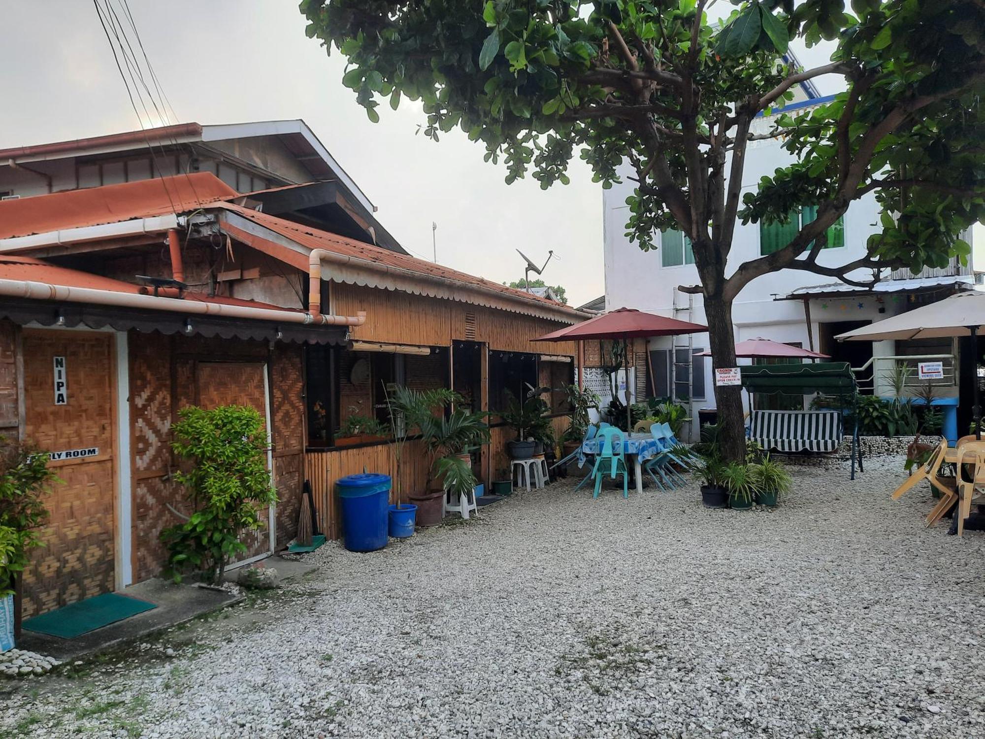 Cronin Residences Bed & Breakfast Oslob