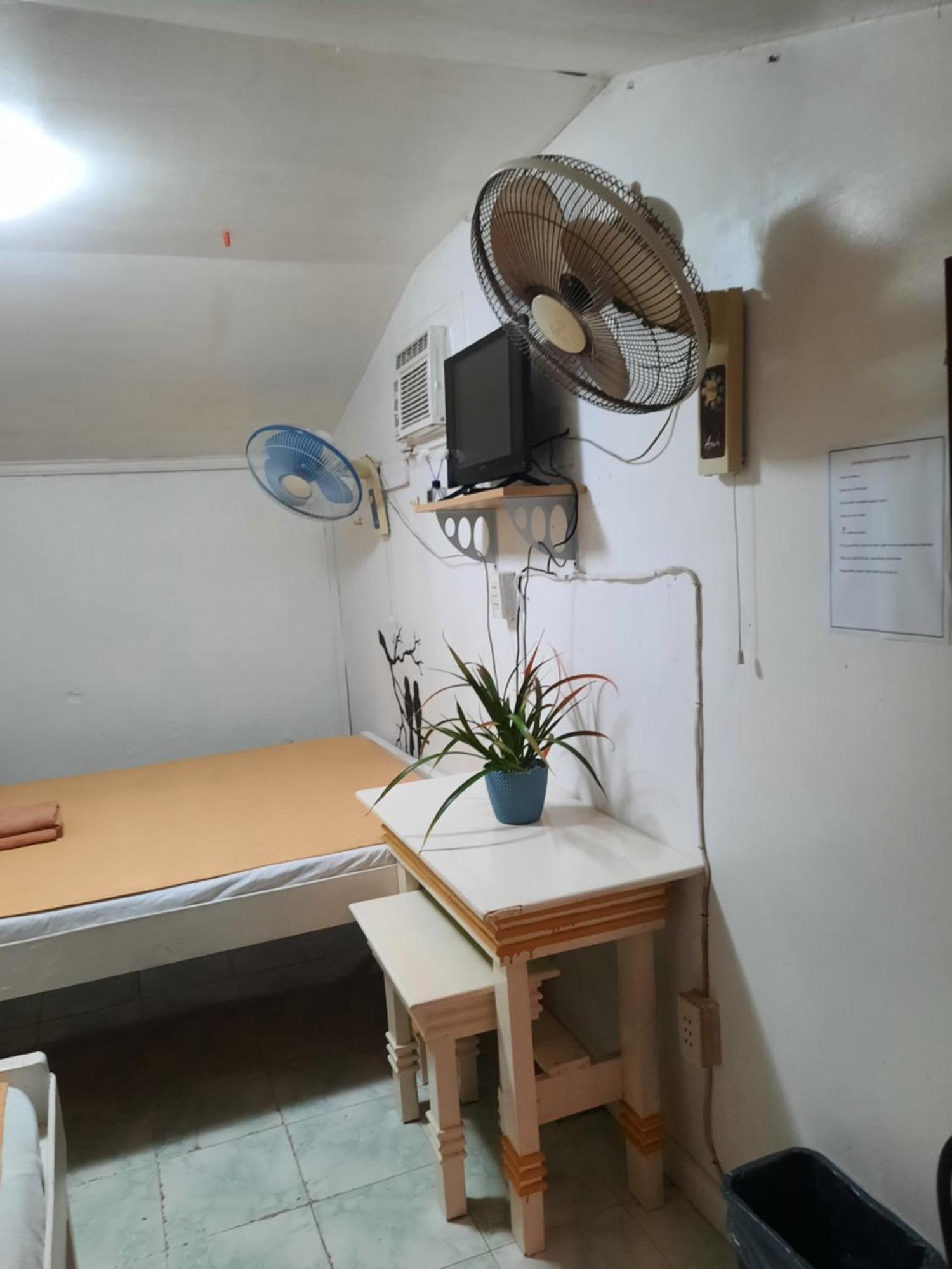 Cronin Residences Bed & Breakfast Oslob
