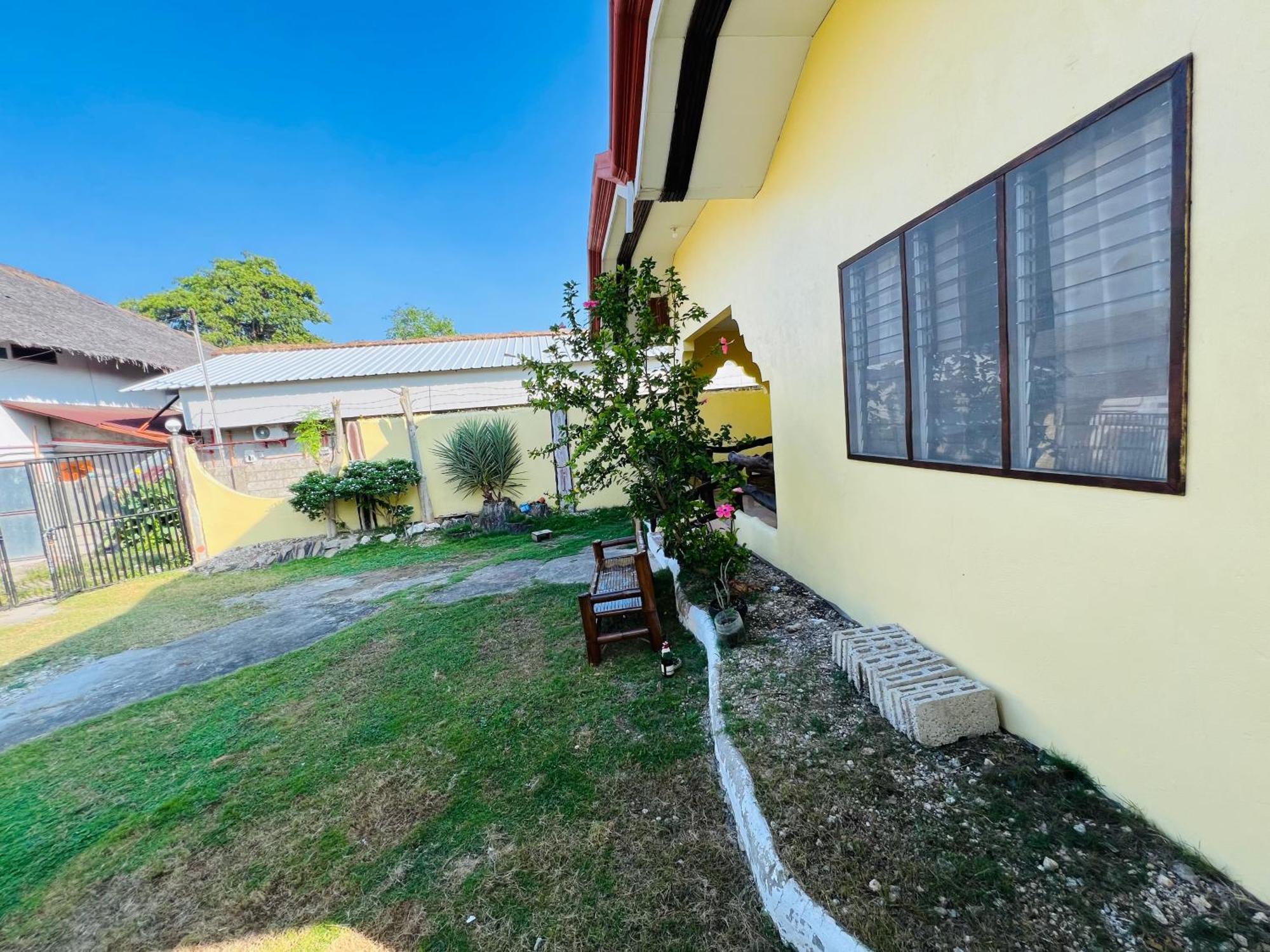 Gjes And Guest house Moalboal