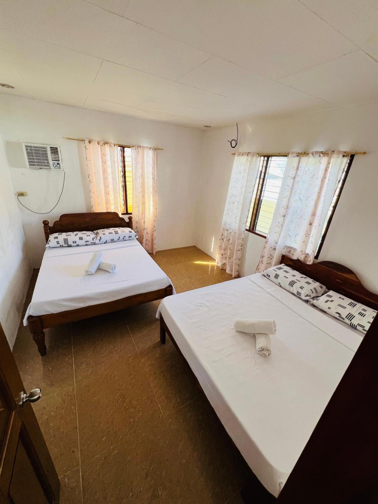 Gjes And Guest house Moalboal