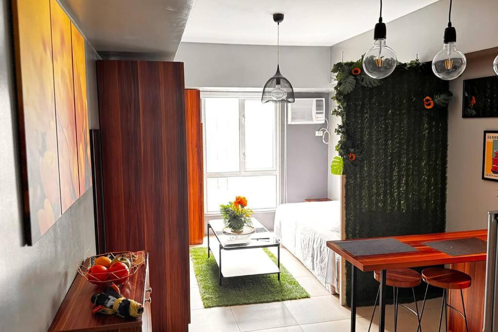 At Avida Towers Riala T2 Bright, Cozy With A Touch Of Nature Apartment *