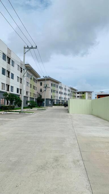 Nearest In Airport, Malls &school Apartment *