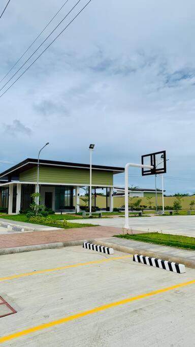 Apartment Nearest In Airport, Malls &school