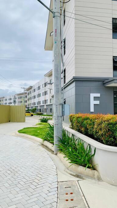 Nearest In Airport, Malls &school Apartment *