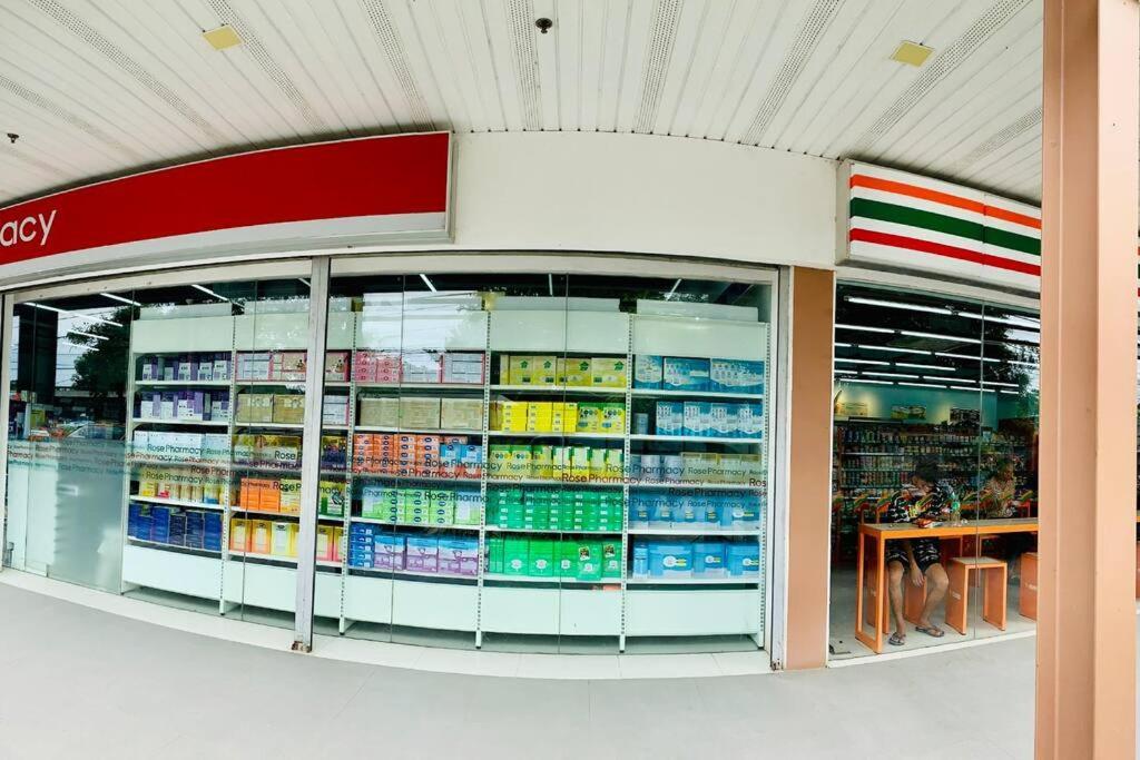 Nearest In Airport, Malls &school *