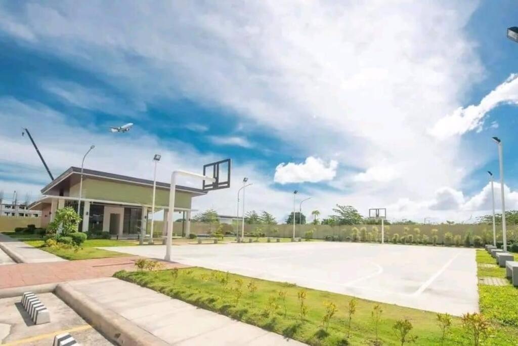 Plumera Mactan Near Airport, Malls & Schools Apartment