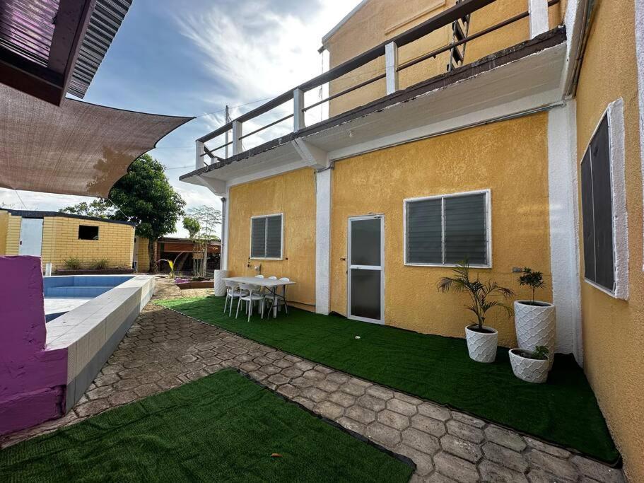 Bahay bakasyunan Huge House With Seaview