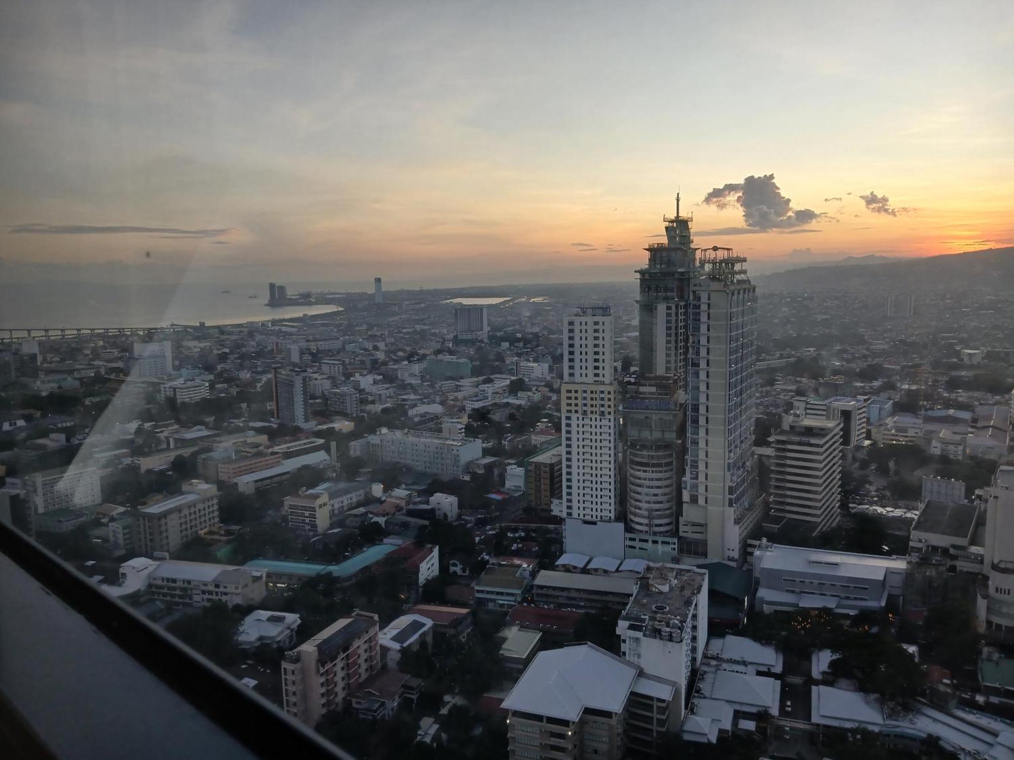 1 Bedroom 47th Floor, Horizon 101, Corner With Sea View And Mountain View *