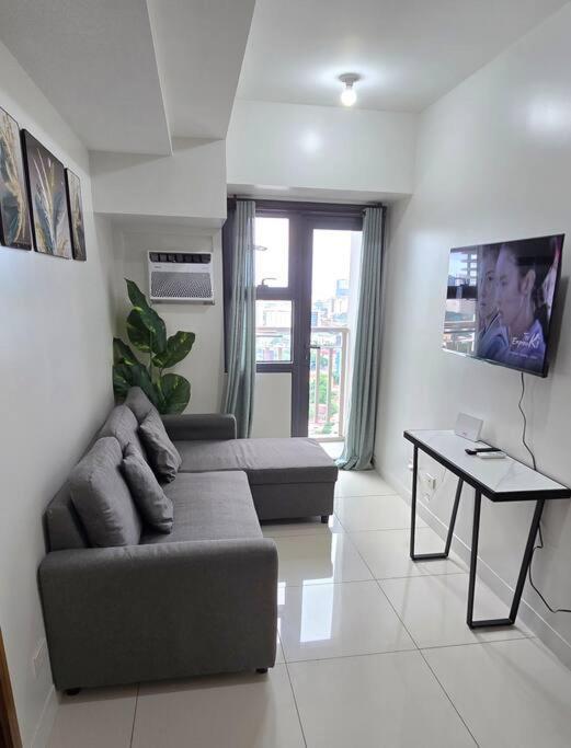 1br T2 With Balcony Panoramic View At Horizons 101 Apartment