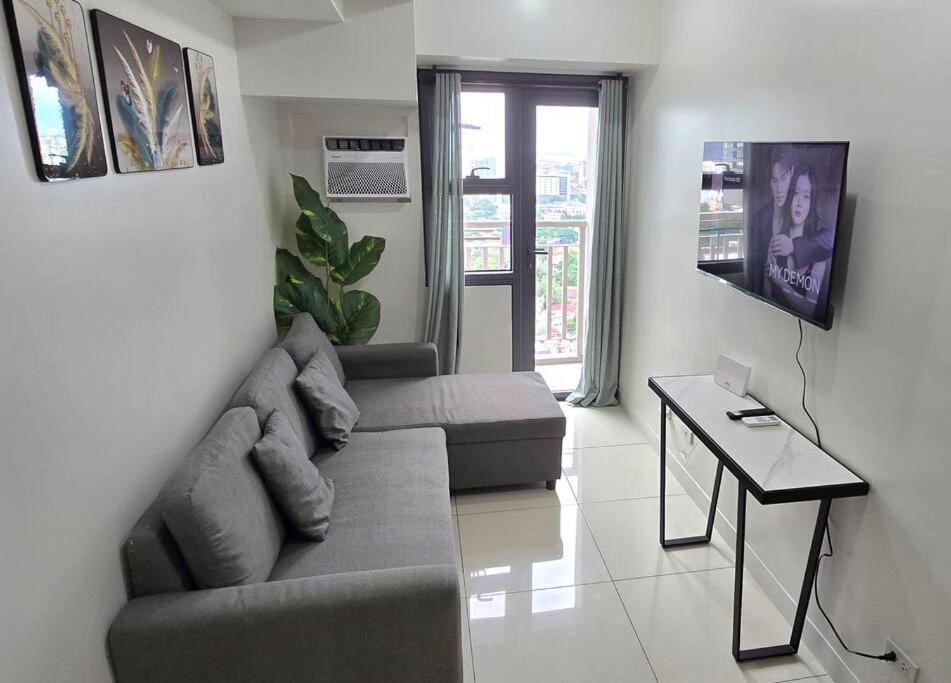 1br T2 With Balcony Panoramic View At Horizons 101 * Cebu