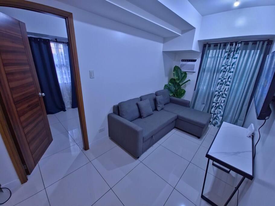 Apartment 1br T2 With Balcony Panoramic View At Horizons 101 Cebu