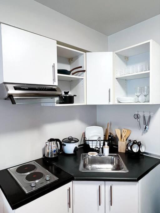 Newly Renovated Cozy Desk & View In Avida It Park * Cebu