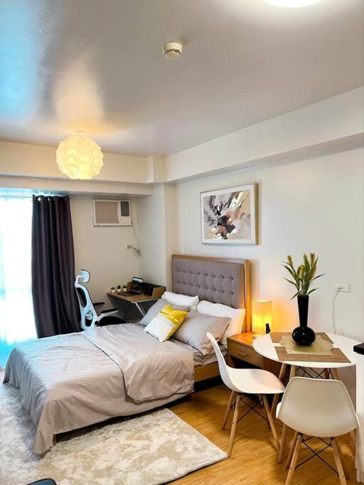 Apartment Newly Renovated Cozy Desk & View In Avida It Park Cebu