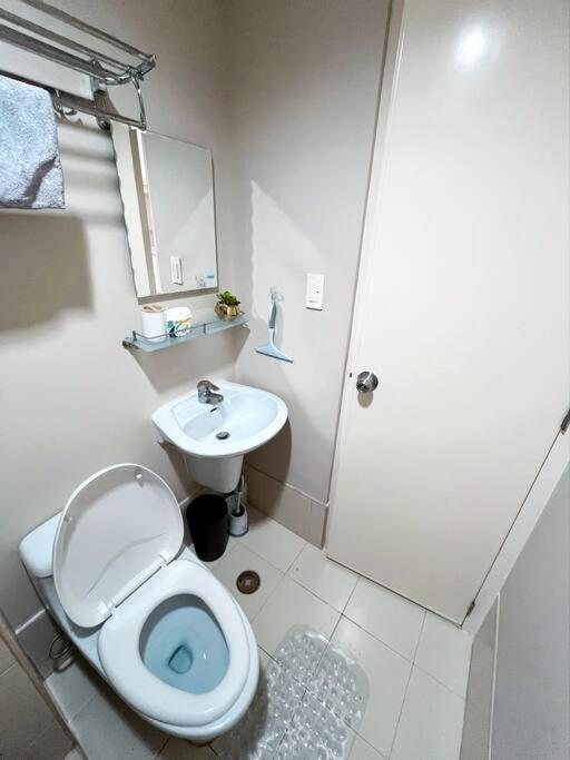 Apartment Newly Renovated Cozy Desk & View In Avida It Park