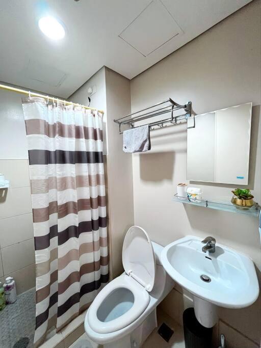 Apartment Newly Renovated Cozy Desk & View In Avida It Park Cebu