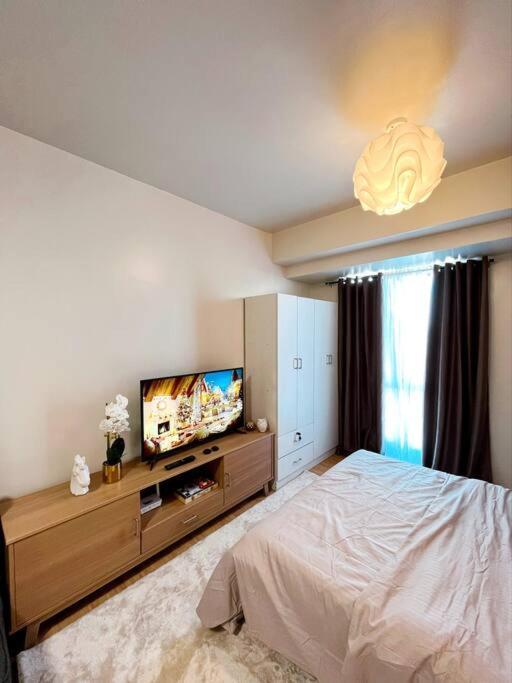 Newly Renovated Cozy Desk & View In Avida It Park * Cebu