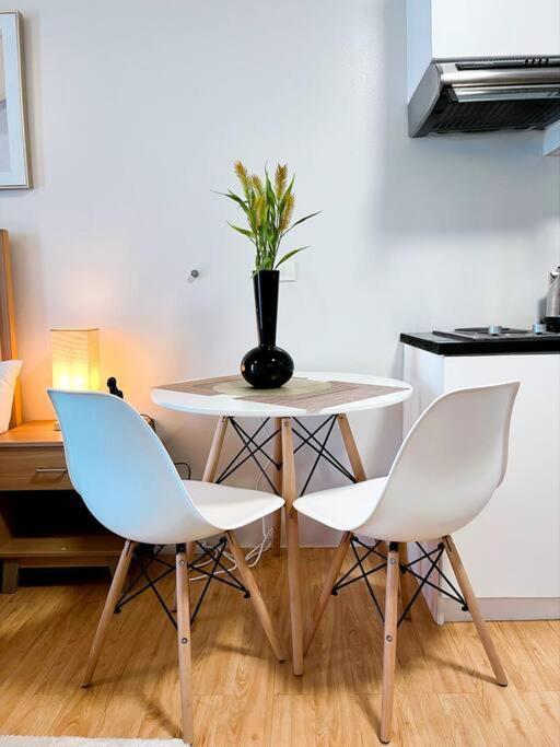 Newly Renovated Cozy Desk & View In Avida It Park * Cebu