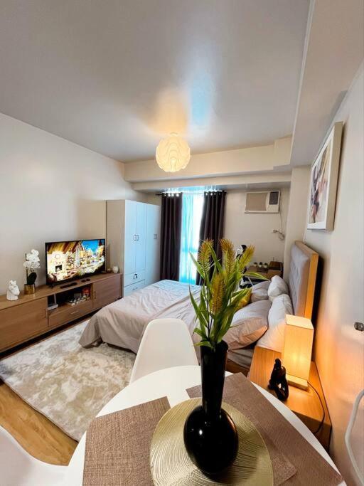 Newly Renovated Cozy Desk & View In Avida It Park *