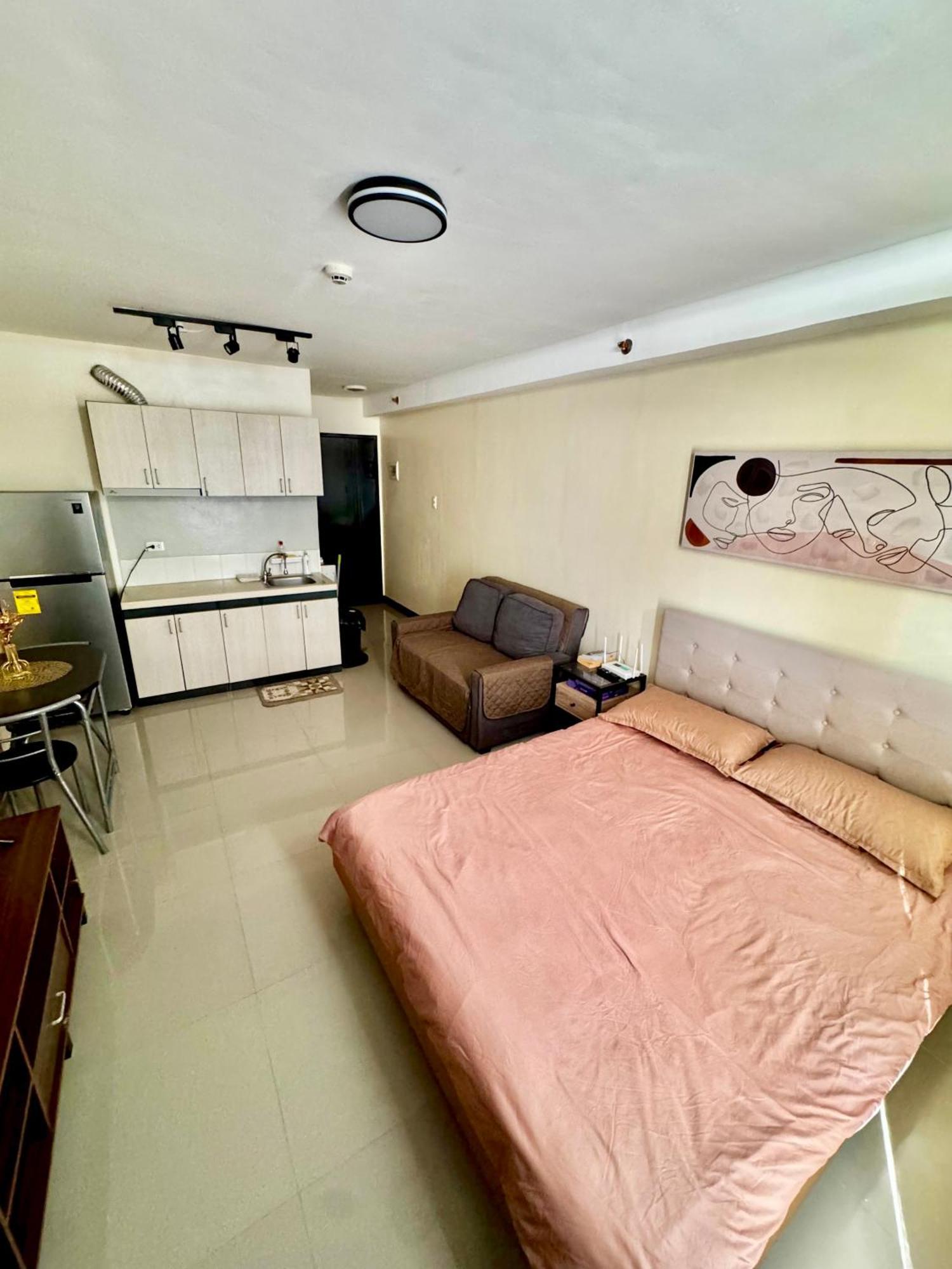 Spacious Unit With Balcony Lapu-Lapu City
