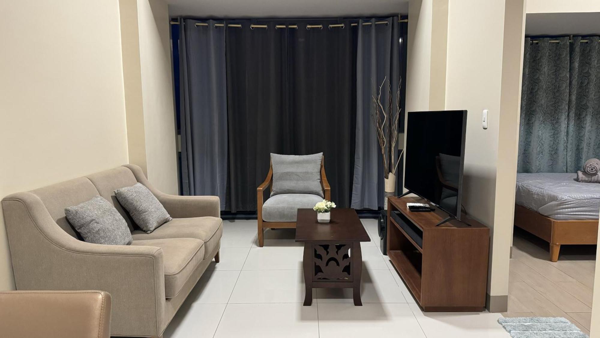 Mactan Newtown 1-bedroom Unit With Pool View And Seaview * Lapu-Lapu City