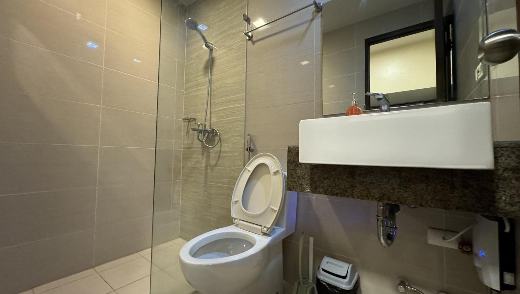Mactan Newtown 1-bedroom Unit With Pool View And Seaview *