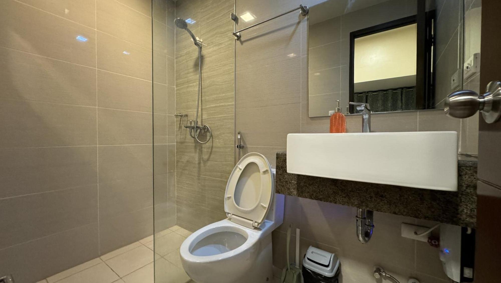 Apartment Mactan Newtown 1-bedroom Unit With Pool View And Seaview