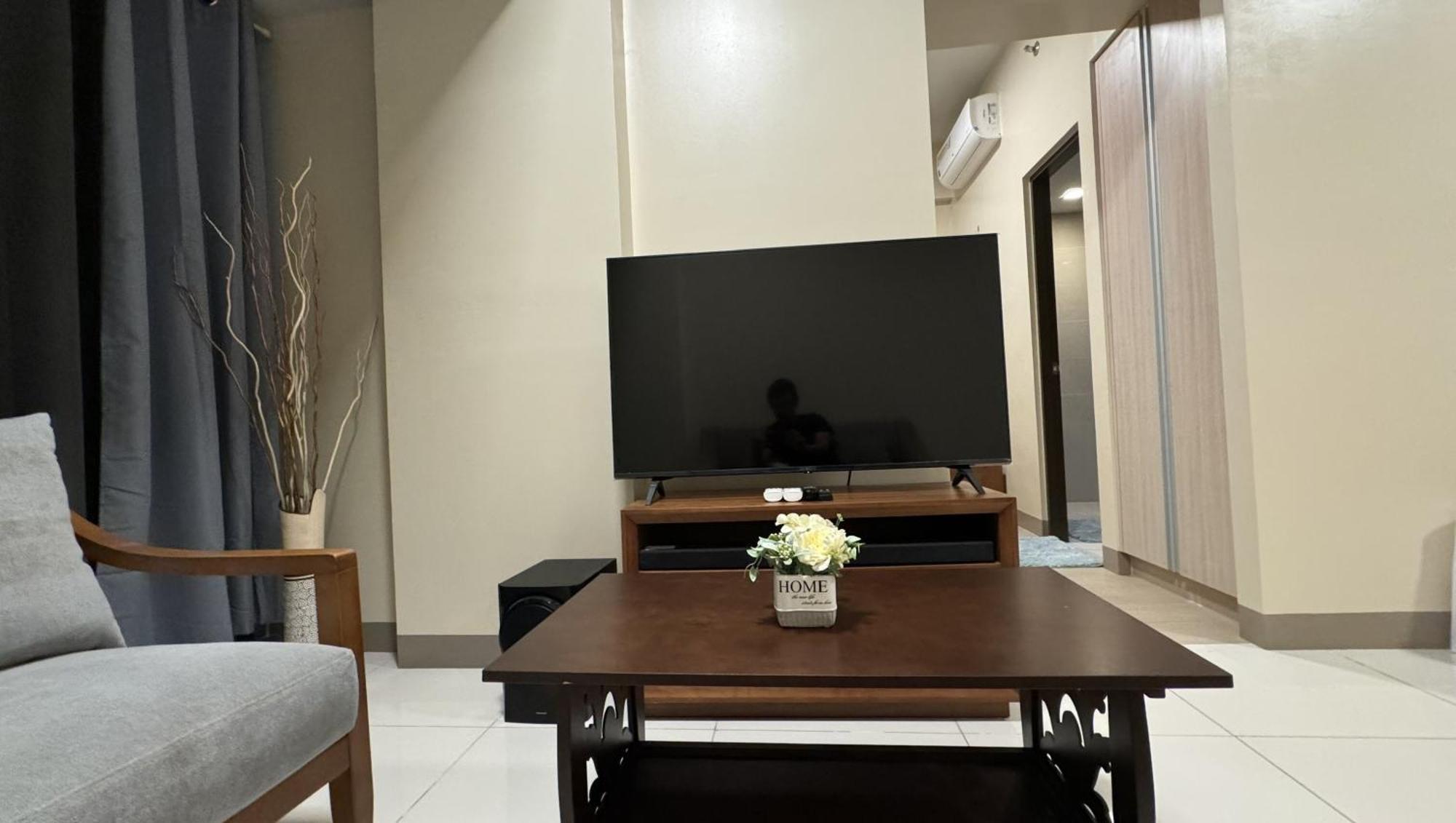 Mactan Newtown 1-bedroom Unit With Pool View And Seaview Apartment *