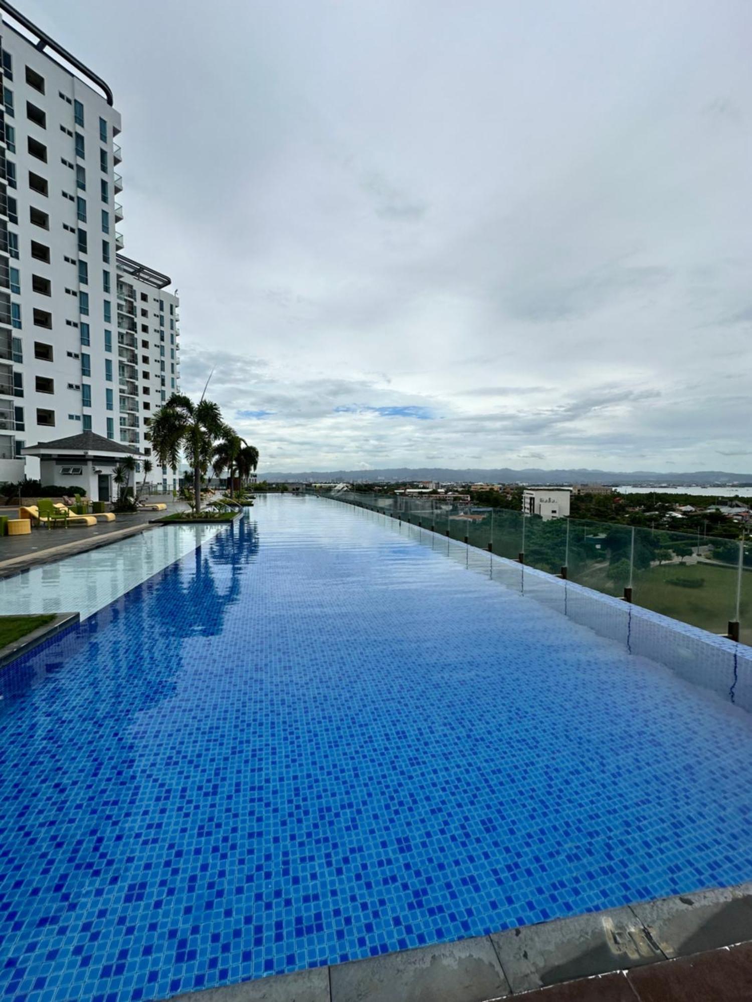 C1 -8nb With Pool Mactan Newtown Center Of Cebu Phillippines 15mins From Airport Apartment *